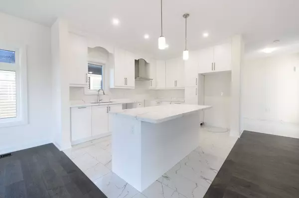 45 Joanne CRES, Wasaga Beach, ON L9Z 2N9