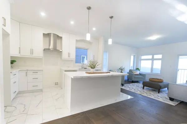43 Joanne CRES, Wasaga Beach, ON L9Z 2N9