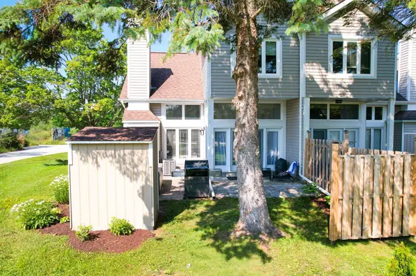 173 Vacation Inn DR, Collingwood, ON L9Y 5G4