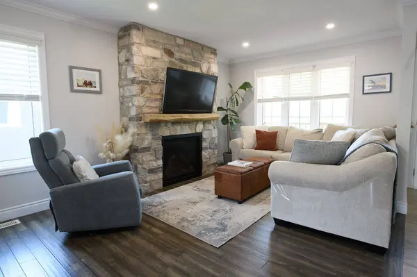 37 Marilyn AVE N, Wasaga Beach, ON L9Z 2Y5