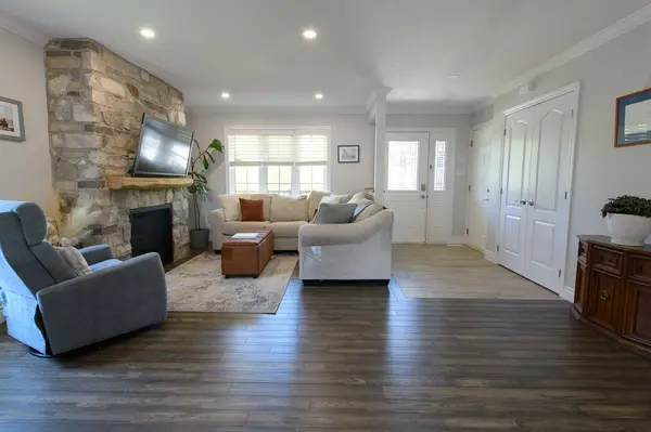 37 Marilyn AVE N, Wasaga Beach, ON L9Z 2Y5