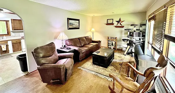 1005 E Superior ST, Isle, MN 56342