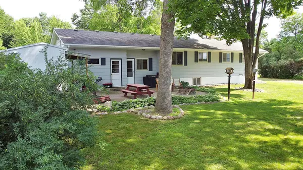 1005 E Superior ST, Isle, MN 56342