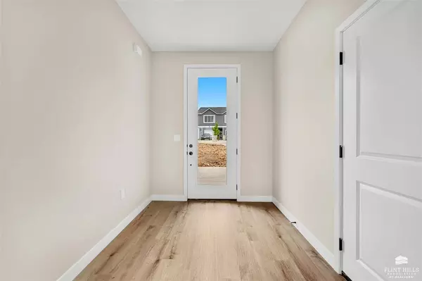 5710 Goheen DR, Manhattan, KS 66503