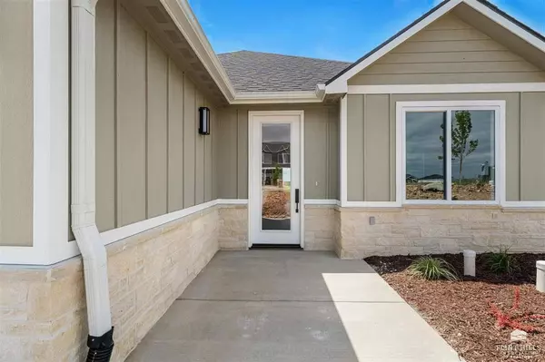 5710 Goheen DR, Manhattan, KS 66503