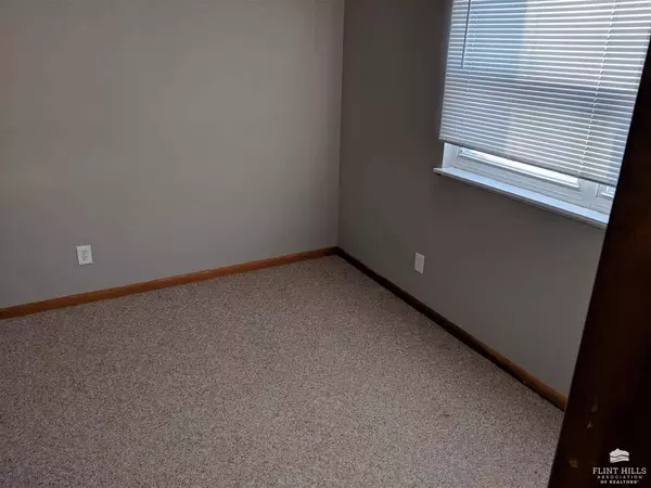 822 N Juliette Avenue, Manhattan, KS 66502