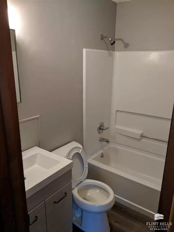 822 N Juliette Avenue, Manhattan, KS 66502