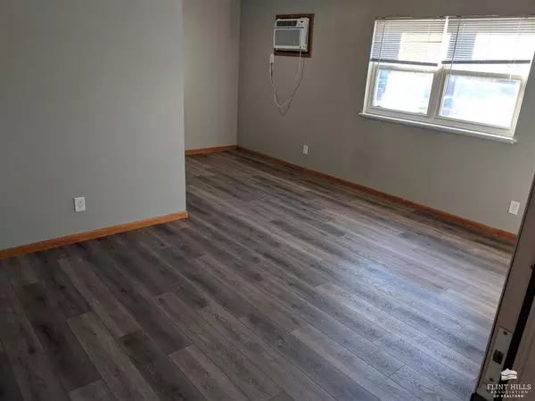 822 N Juliette Avenue, Manhattan, KS 66502