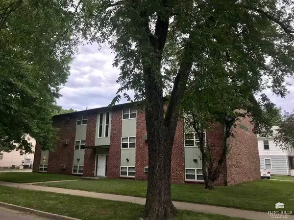 822 N Juliette Avenue, Manhattan, KS 66502