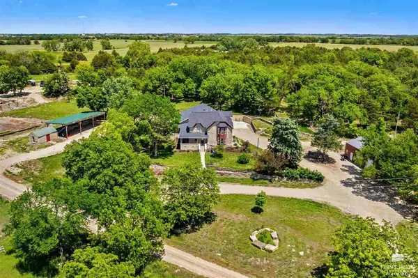 4300 Prairie Country LN, Riley, KS 66531