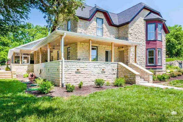 4300 Prairie Country LN, Riley, KS 66531