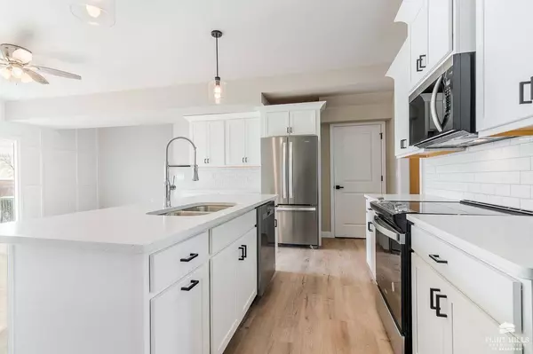 5615 Goheen DR, Manhattan, KS 66503