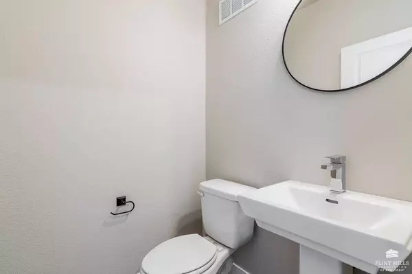 5615 Goheen DR, Manhattan, KS 66503