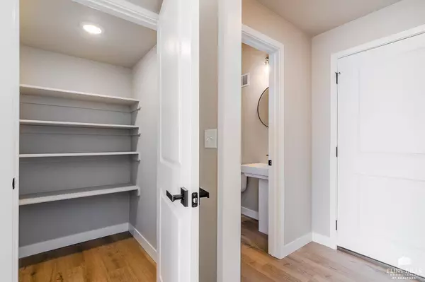 5615 Goheen DR, Manhattan, KS 66503