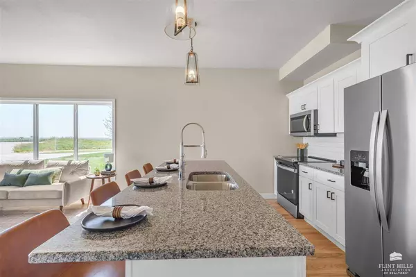 5729 Goheen DR, Manhattan, KS 66503