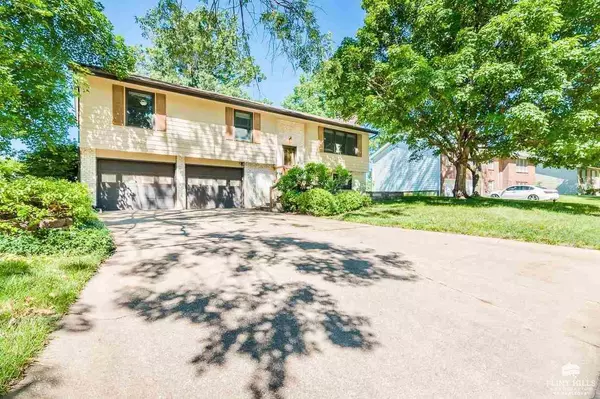 2213 Terry Way, Manhattan, KS 66502