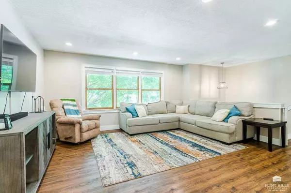 2213 Terry Way, Manhattan, KS 66502