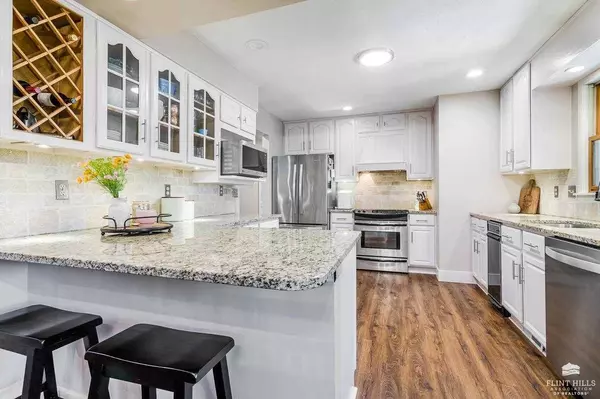 2213 Terry Way, Manhattan, KS 66502