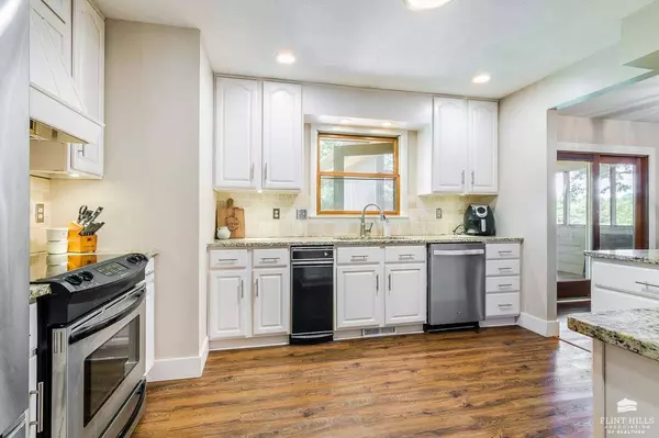 2213 Terry Way, Manhattan, KS 66502