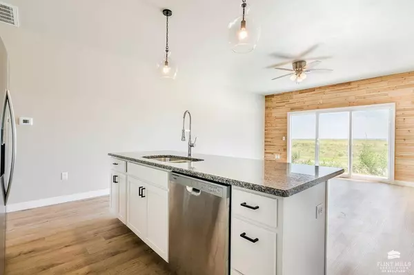 5803 Goheen DR, Manhattan, KS 66503