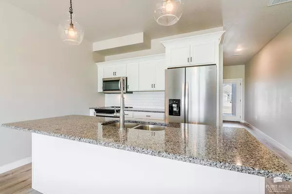 5803 Goheen DR, Manhattan, KS 66503