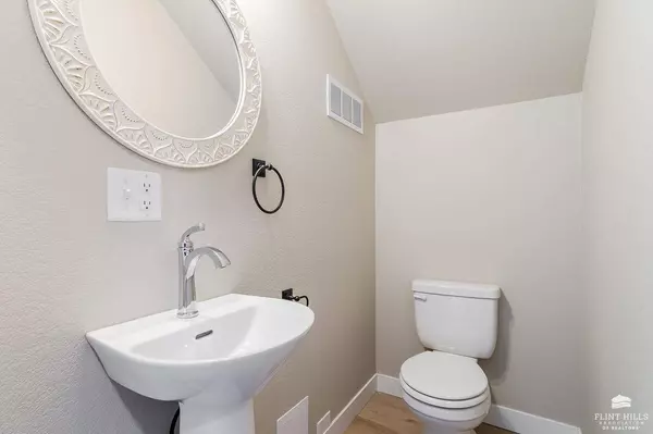 5803 Goheen DR, Manhattan, KS 66503