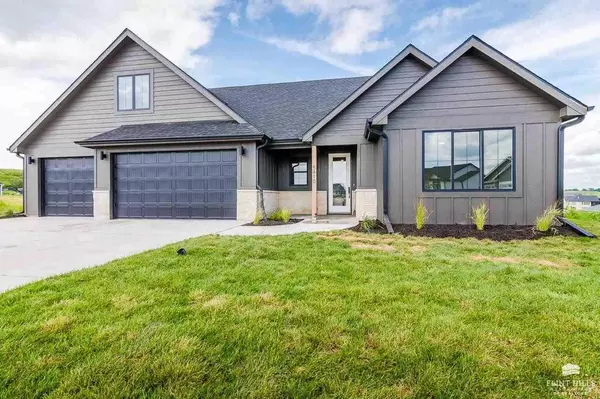 5410 Nicklaus CIR, Manhattan, KS 66503