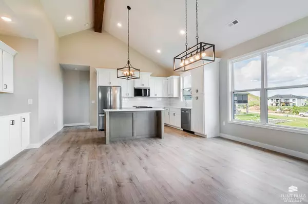 5410 Nicklaus CIR, Manhattan, KS 66503