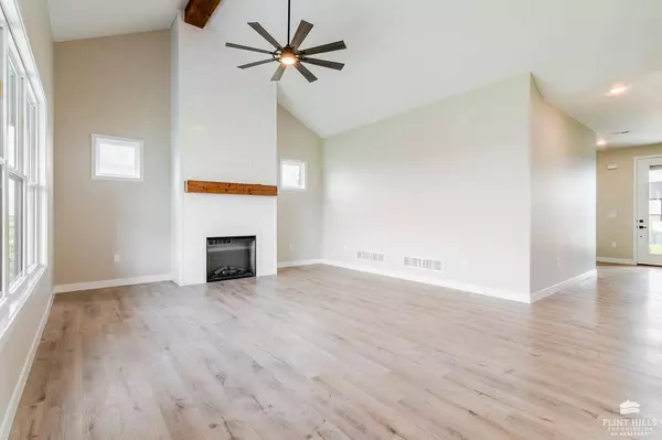 5410 Nicklaus CIR, Manhattan, KS 66503