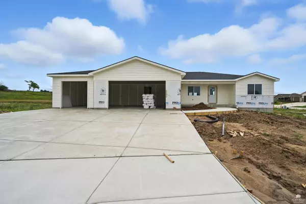 8545 William DR, Manhattan, KS 66502