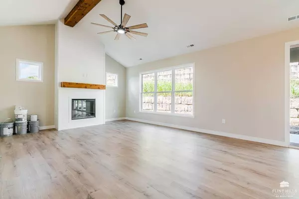 3918 Travers CIR, Manhattan, KS 66503