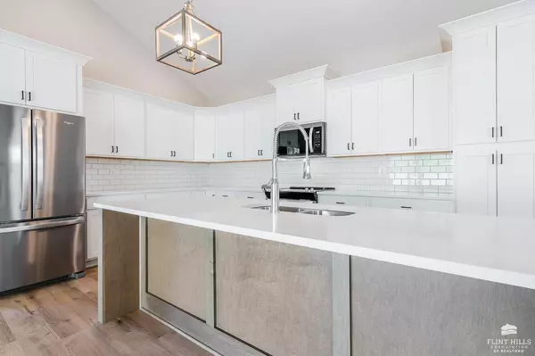 3918 Travers CIR, Manhattan, KS 66503