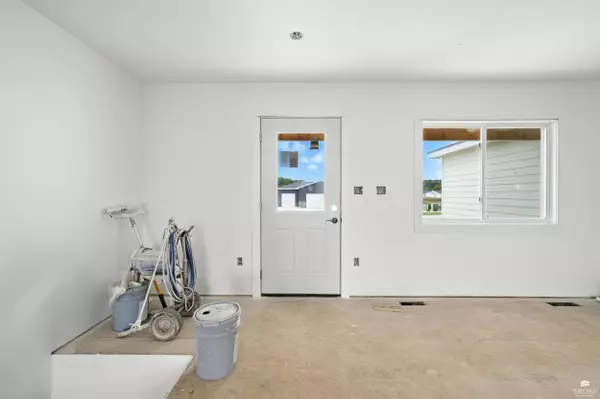 8545 William DR, Manhattan, KS 66502