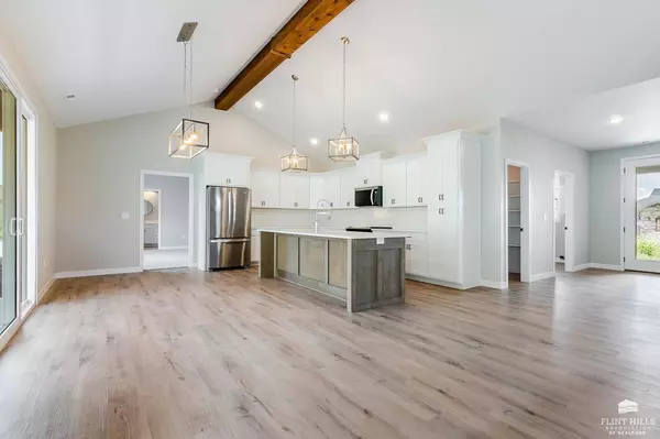 3918 Travers CIR, Manhattan, KS 66503