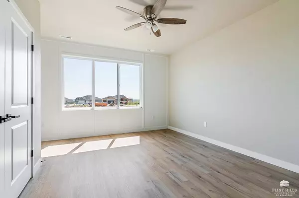 5527 Goheen DR, Manhattan, KS 66503