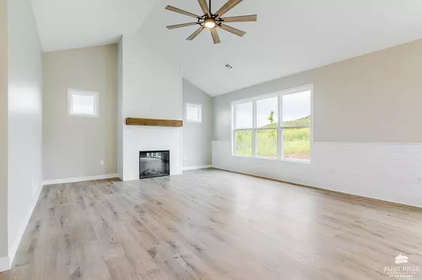 3922 Travers CIR, Manhattan, KS 66503