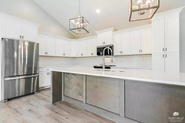 3922 Travers CIR, Manhattan, KS 66503