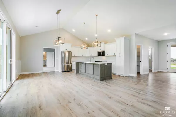 3922 Travers CIR, Manhattan, KS 66503