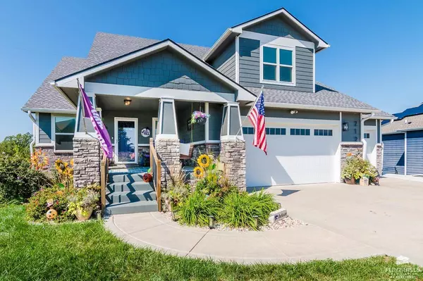 212 Firethorn DR, Manhattan, KS 66503