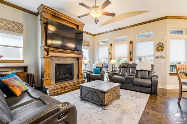 212 Firethorn DR, Manhattan, KS 66503