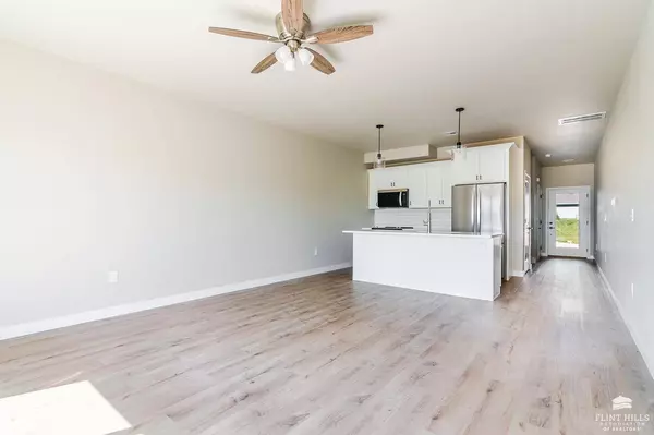 5525 Goheen DR, Manhattan, KS 66503