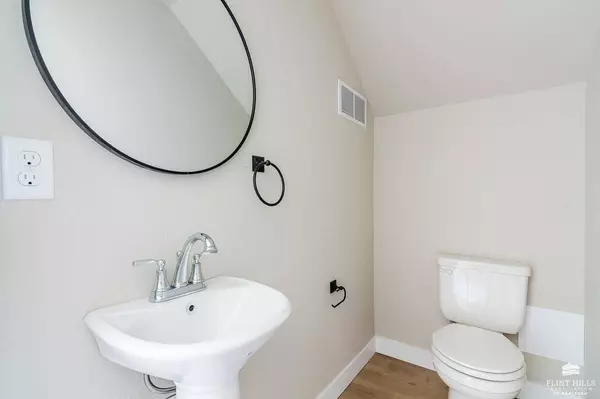 5523 Goheen DR, Manhattan, KS 66503