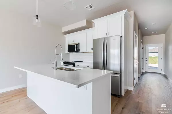 5523 Goheen DR, Manhattan, KS 66503