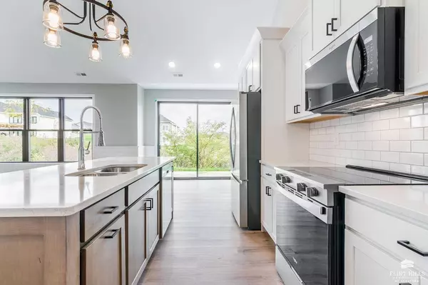 3908 Travers CIR, Manhattan, KS 66503