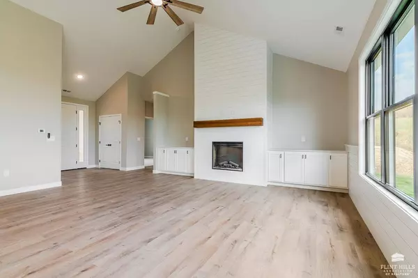 3908 Travers CIR, Manhattan, KS 66503