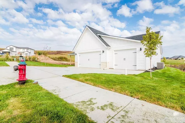 3908 Travers CIR, Manhattan, KS 66503