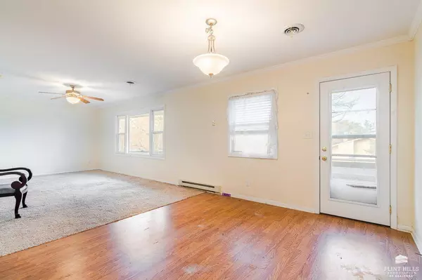 2600 Sumac DR, Manhattan, KS 66502