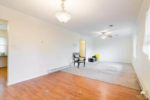 2600 Sumac DR, Manhattan, KS 66502