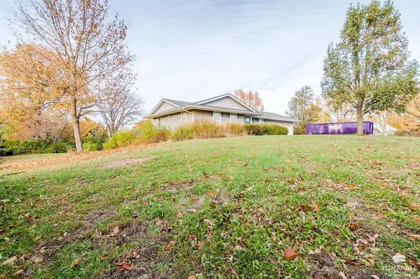 2600 Sumac DR, Manhattan, KS 66502