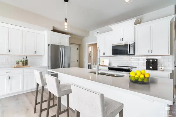 5617 Goheen DR, Manhattan, KS 66503